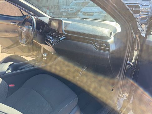 Used 2018 Toyota C-HR XLE FWD image 14