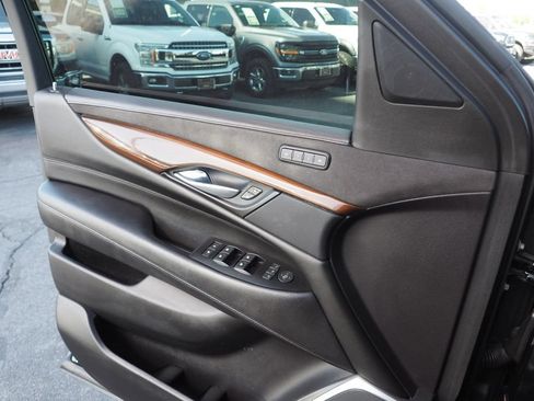 Used 2020 Cadillac Escalade ESV 4WD image 15