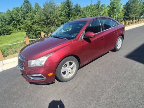 Used 2015 Chevrolet Cruze LT w/ Technology Package FWD image 1