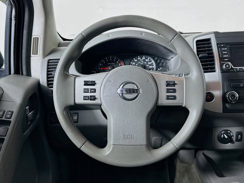 Used 2018 Nissan Frontier SV image 18