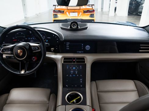 Used 2023 Porsche Taycan 4S image 9