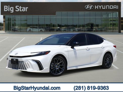 Used 2025 Toyota Camry XSE w/ Premium Package FWD image 1