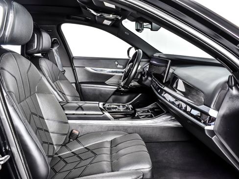 Used 2023 BMW i7 xDrive60 AWD/4WD image 25