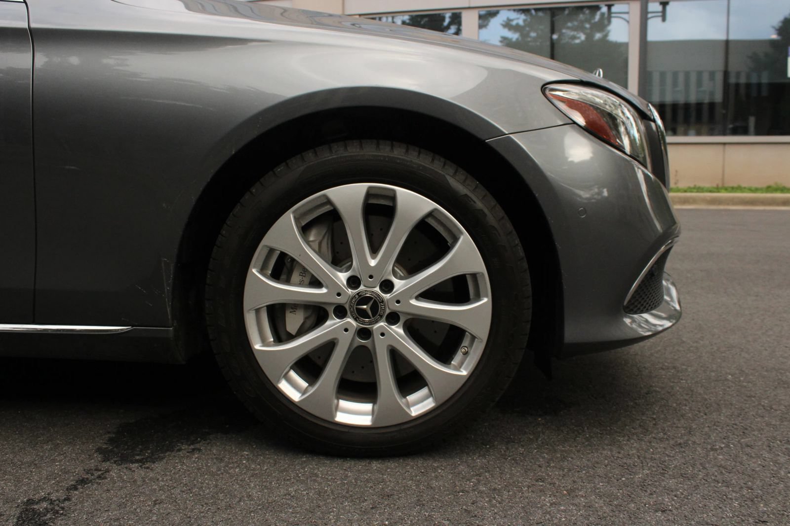 Used 2018 Mercedes-Benz E 400 4MATIC Wagon w/ Premium 3 Package image 4