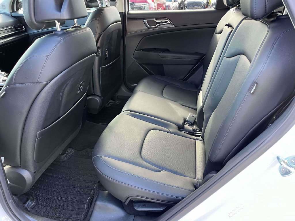 Used 2025 Kia Sportage EX FWD image 6