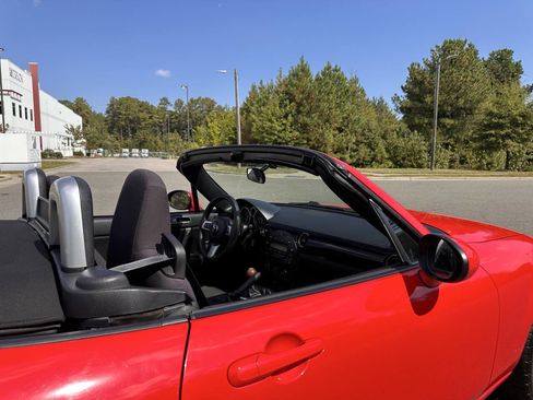 Used 2007 MAZDA MX-5 Miata Touring image 18