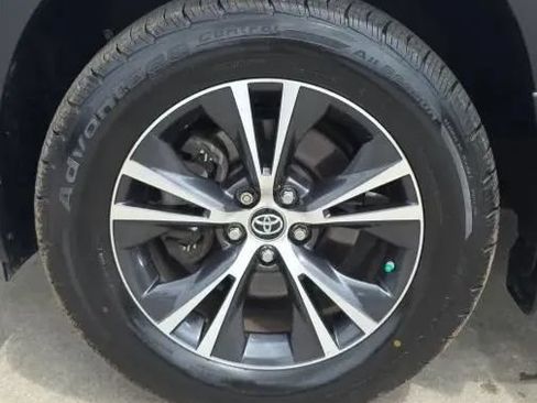 Used 2019 Toyota Highlander LE AWD/4WD image 49