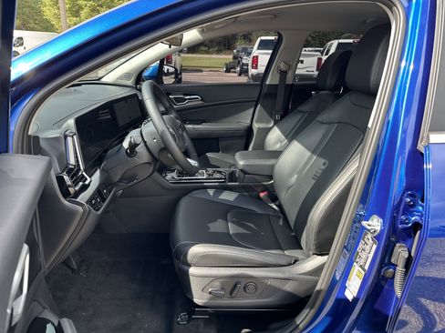 Used 2024 Kia Sportage EX image 9