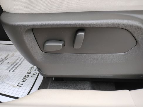 Used 2023 Buick Envision Essence image 14