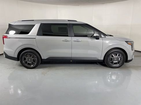New 2026 Kia Carnival EX image 9