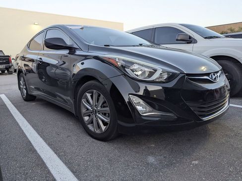 Used 2016 Hyundai Elantra SE w/ Option Group 02 FWD image 2