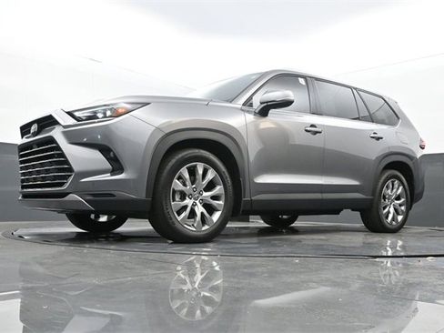 Used 2025 Toyota Grand Highlander FWD image 29
