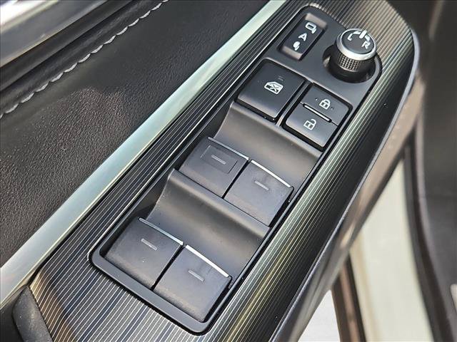 Used 2022 Toyota Venza XLE AWD/4WD image 12