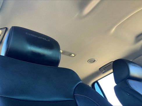 Used 2017 GMC Yukon SLT image 14