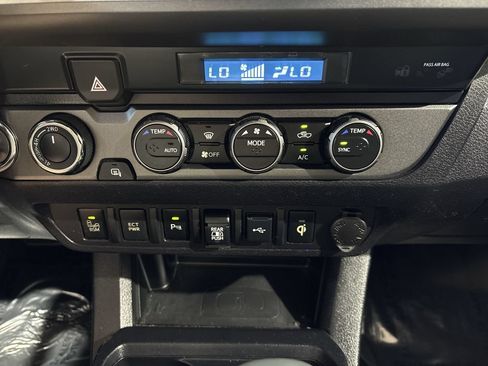 Used 2021 Toyota Tacoma TRD Sport w/ Technology Package AWD/4WD image 19