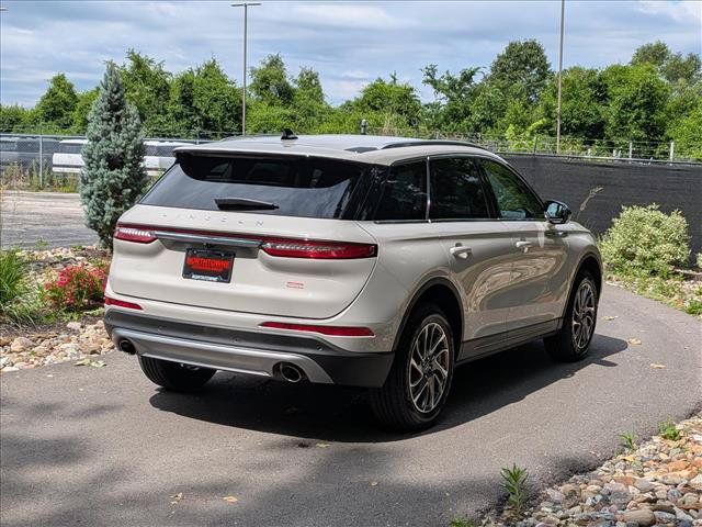 Used 2022 Lincoln Corsair AWD w/ Equipment Group 101A image 5