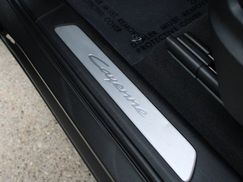 Certified 2025 Porsche Cayenne AWD/4WD image 27