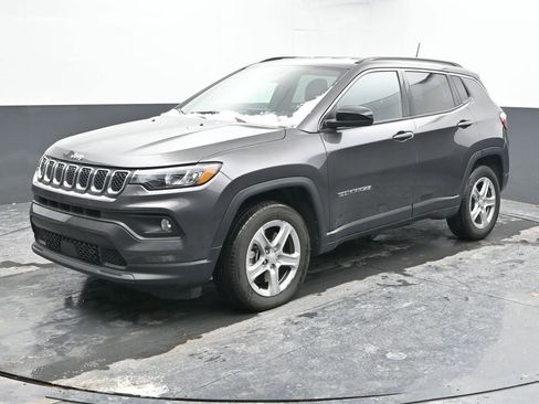 Used 2024 Jeep Compass Latitude image 6