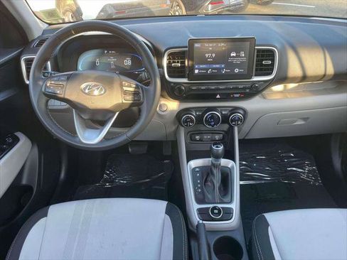 Used 2024 Hyundai Venue SEL FWD image 12
