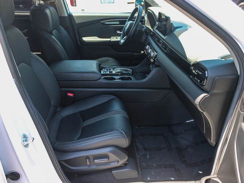 Used 2025 Honda Pilot EX-L image 17