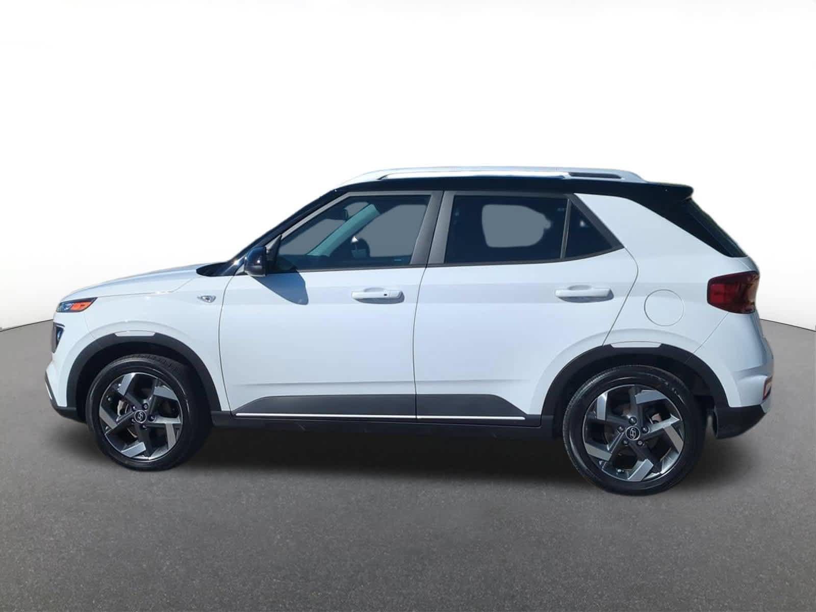 Used 2023 Hyundai Venue Limited FWD image 3