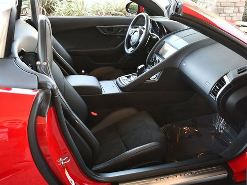 Used 2019 Jaguar F-TYPE Convertible image 16