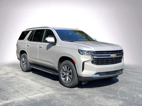 Used 2023 Chevrolet Tahoe LT w/ Luxury Package RWD image 2