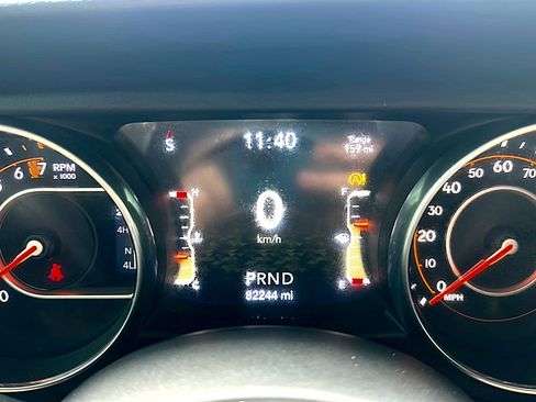 Used 2018 Jeep Wrangler Unlimited Sahara AWD/4WD image 26