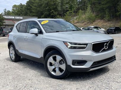 Used 2022 Volvo XC40 T5 Momentum