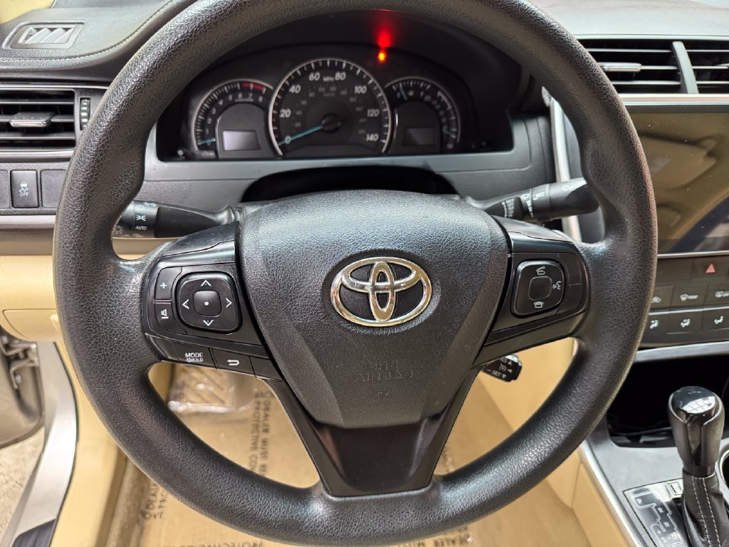 Used 2015 Toyota Camry LE FWD image 13