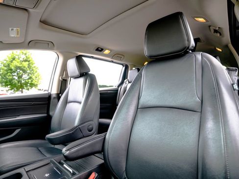 Used 2025 Honda Odyssey EX-L image 6