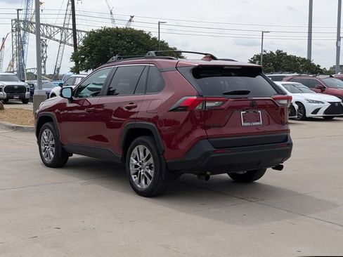 Used 2025 Toyota RAV4 XLE Premium w/ Weather Package AWD/4WD image 8
