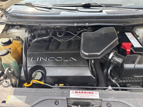 Used 2010 Lincoln MKX AWD image 19