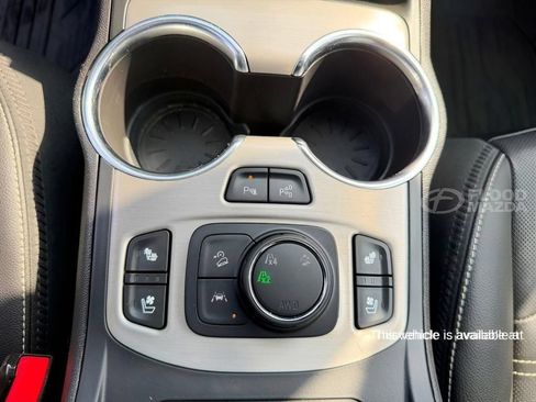 Used 2024 GMC Terrain Denali w/ Denali Premium Package AWD/4WD image 19