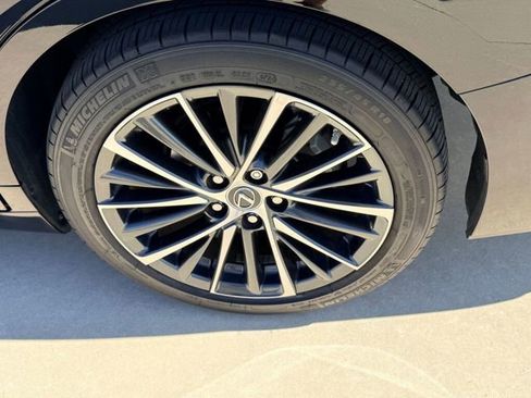Certified 2024 Lexus ES 350 w/ Premium Package image 9