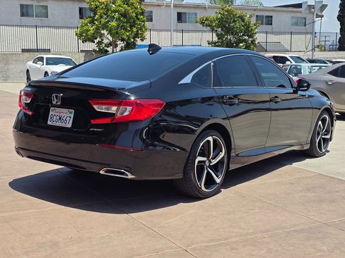 Used 2018 Honda Accord Sport image 11