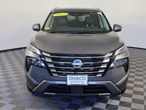 Used 2025 Nissan Rogue SL w/ SL Premium Package image 3