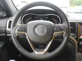Used 2019 Jeep Grand Cherokee Laredo image 6