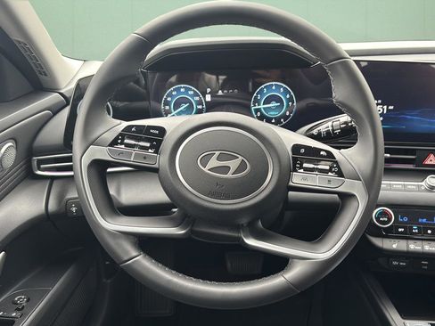 Certified 2025 Hyundai Elantra Limited image 26