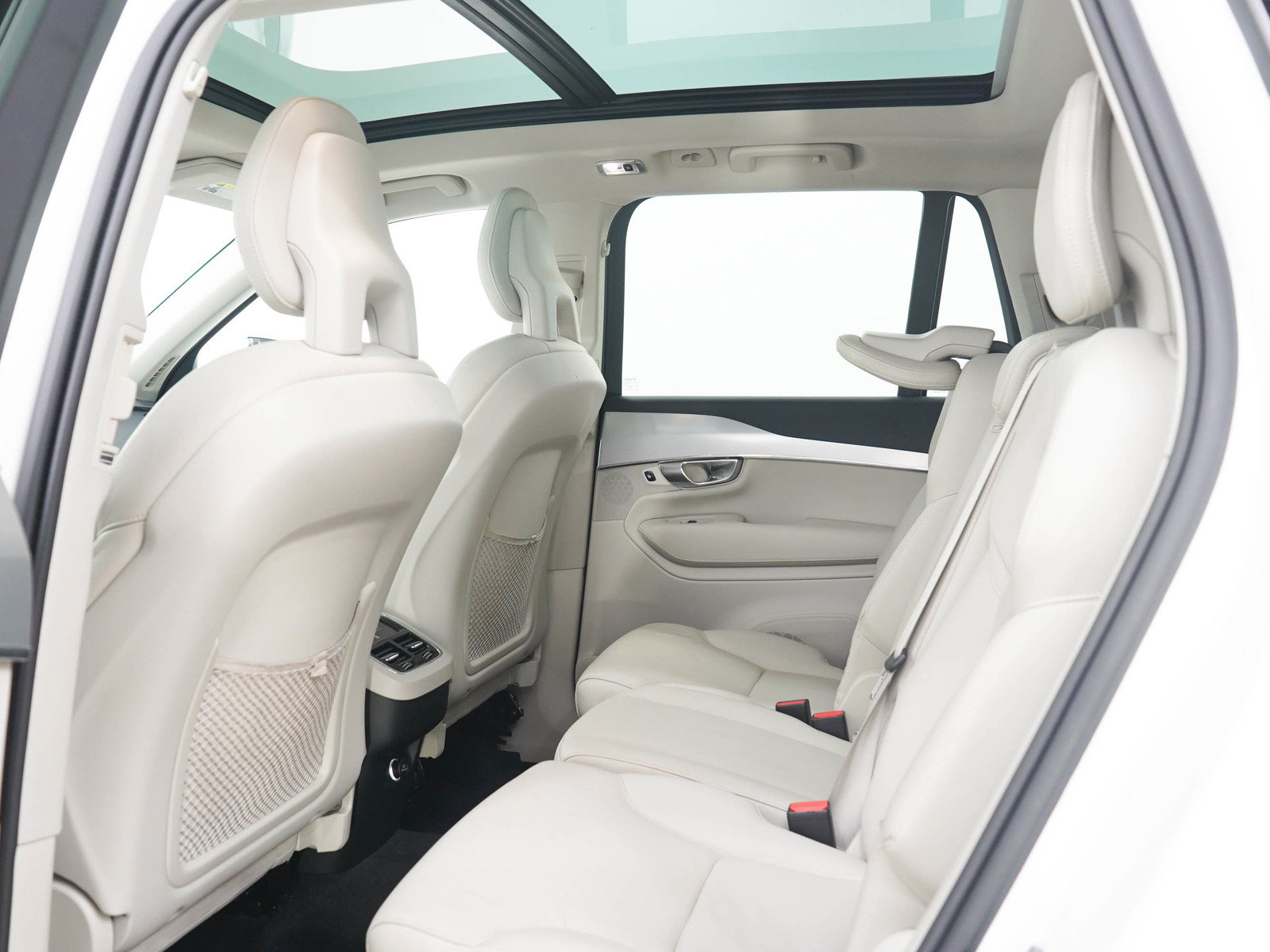 Used 2018 Volvo XC90 T6 Momentum w/ Convenience Package AWD/4WD image 16