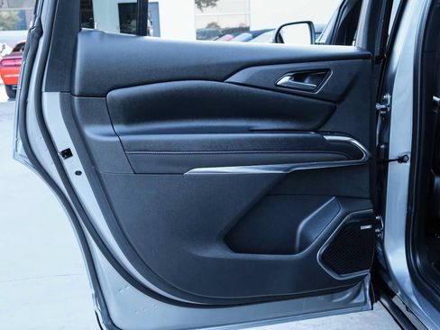 Used 2026 Chevrolet Traverse RS FWD image 43
