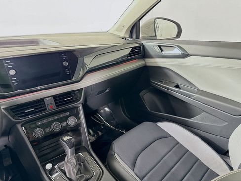 Certified 2022 Volkswagen Taos SEL w/ Panoramic Sunroof Package AWD/4WD image 23