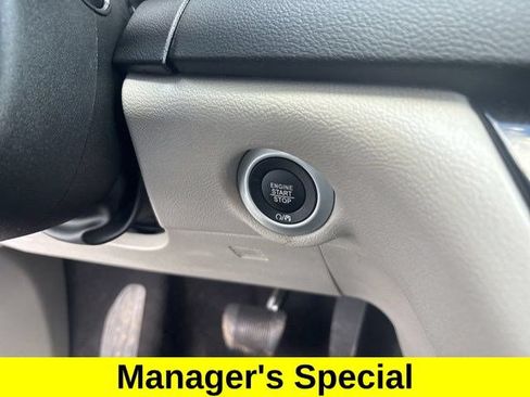 Used 2024 Chrysler Pacifica Touring-L FWD image 20