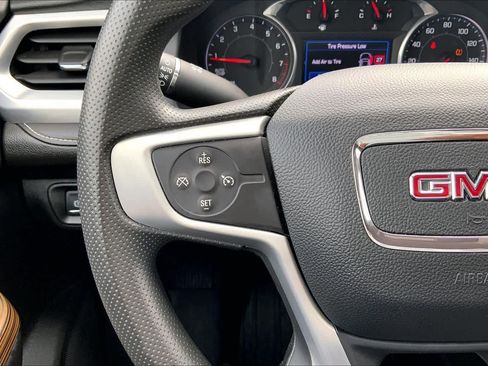 Used 2021 GMC Acadia SLE w/ LPO, Floor Liner Package image 23