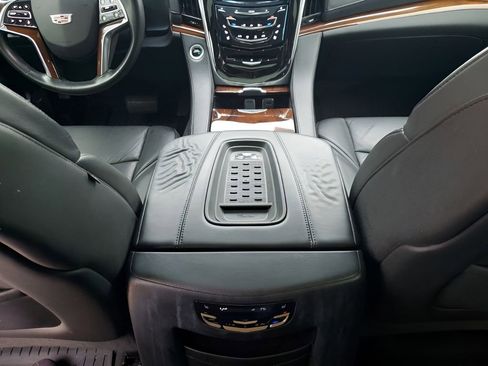 Used 2017 Cadillac Escalade Luxury image 23