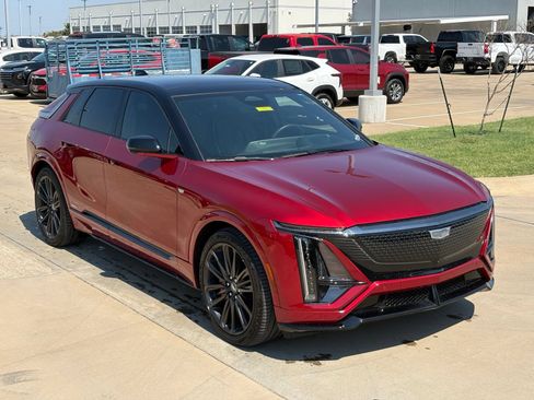 Certified 2026 Cadillac Lyriq V w/ LPO, Floor Liner Package AWD/4WD image 10