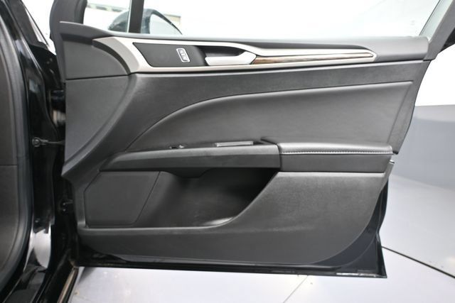 Used 2016 Ford Fusion SE w/ Equipment Group 202A FWD image 38