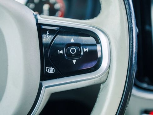 Used 2020 Volvo S60 T6 Momentum image 31