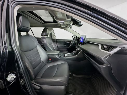 Used 2023 Toyota RAV4 XLE Premium image 30