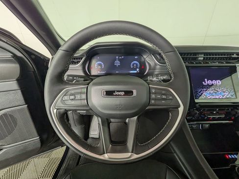 New 2025 Jeep Grand Cherokee Altitude image 20